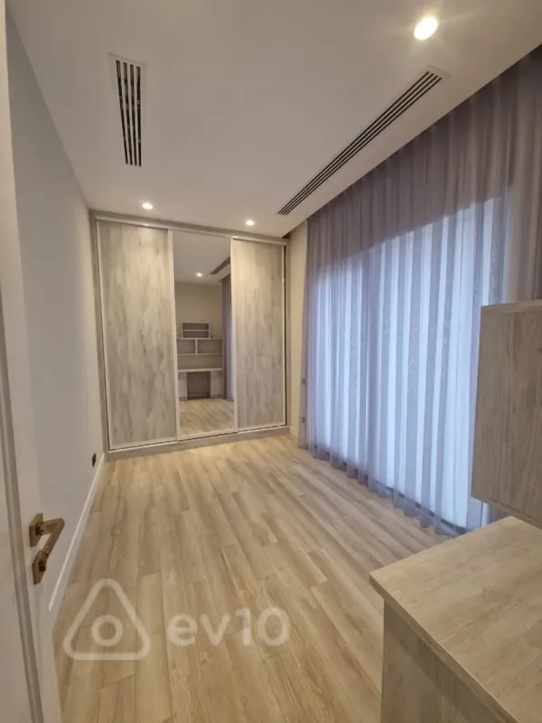 Kirayə verilir 4 otaqlı həyət evi 3000 m²