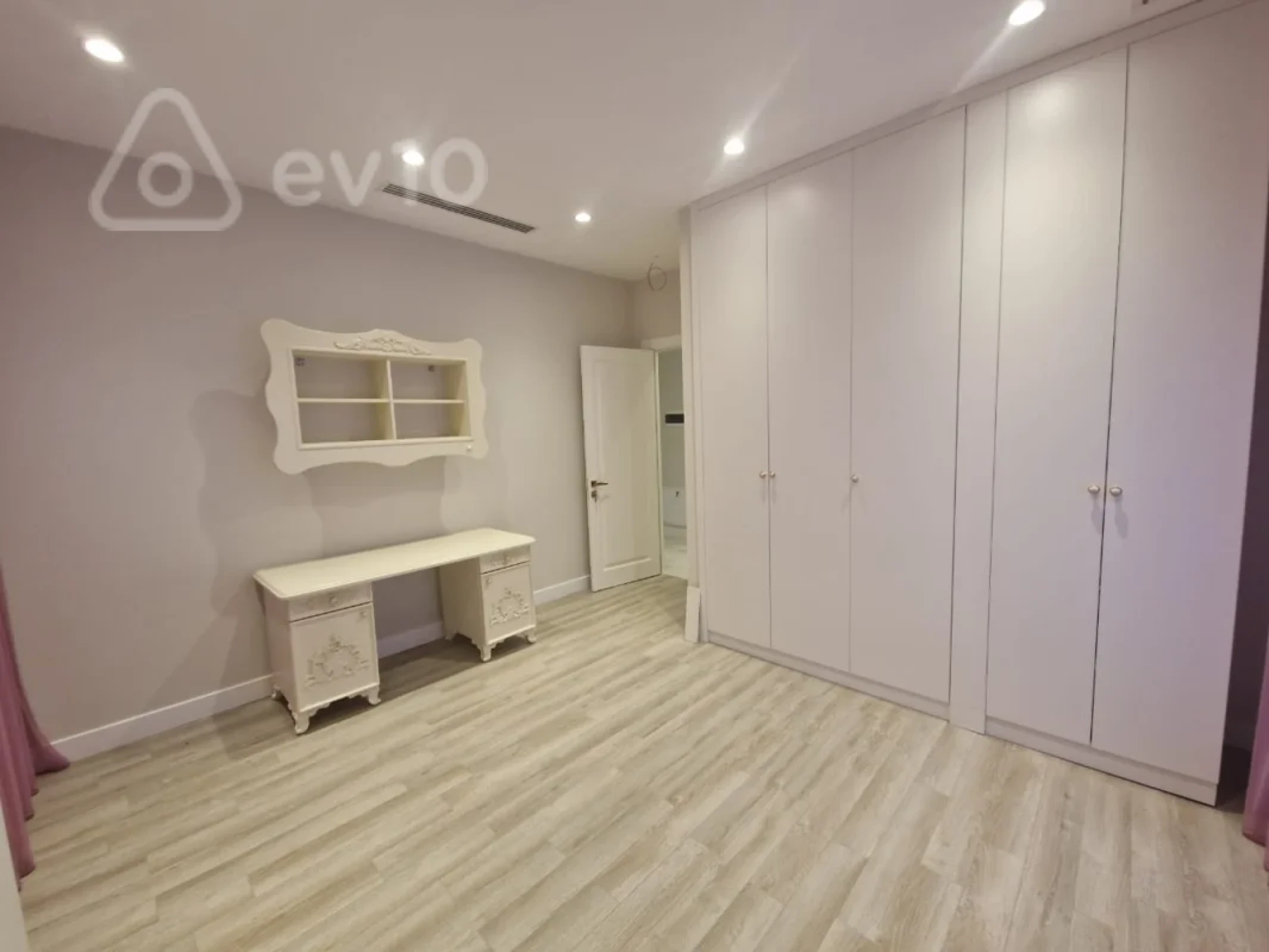 Kirayə verilir 4 otaqlı həyət evi 3000 m²