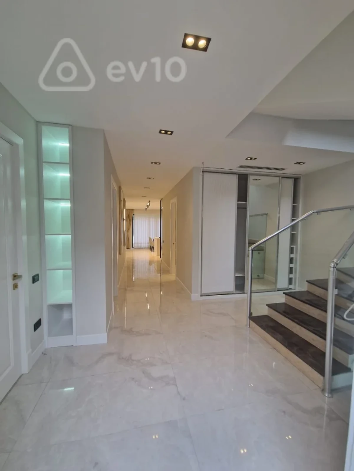 Kirayə verilir 4 otaqlı həyət evi 3000 m²