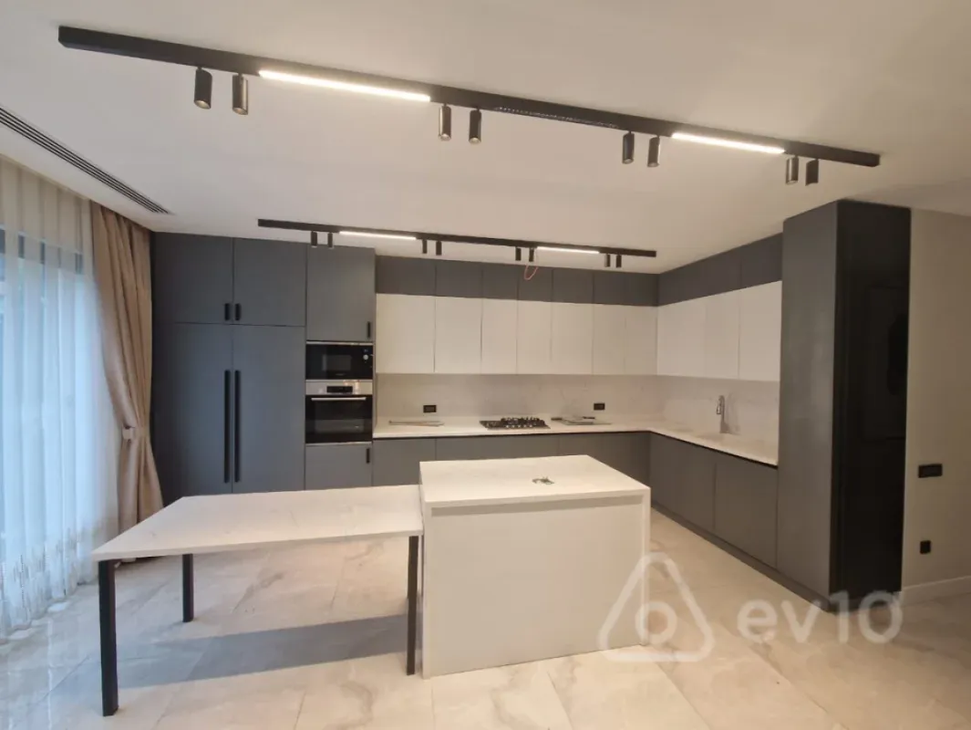 Kirayə verilir 4 otaqlı həyət evi 3000 m²