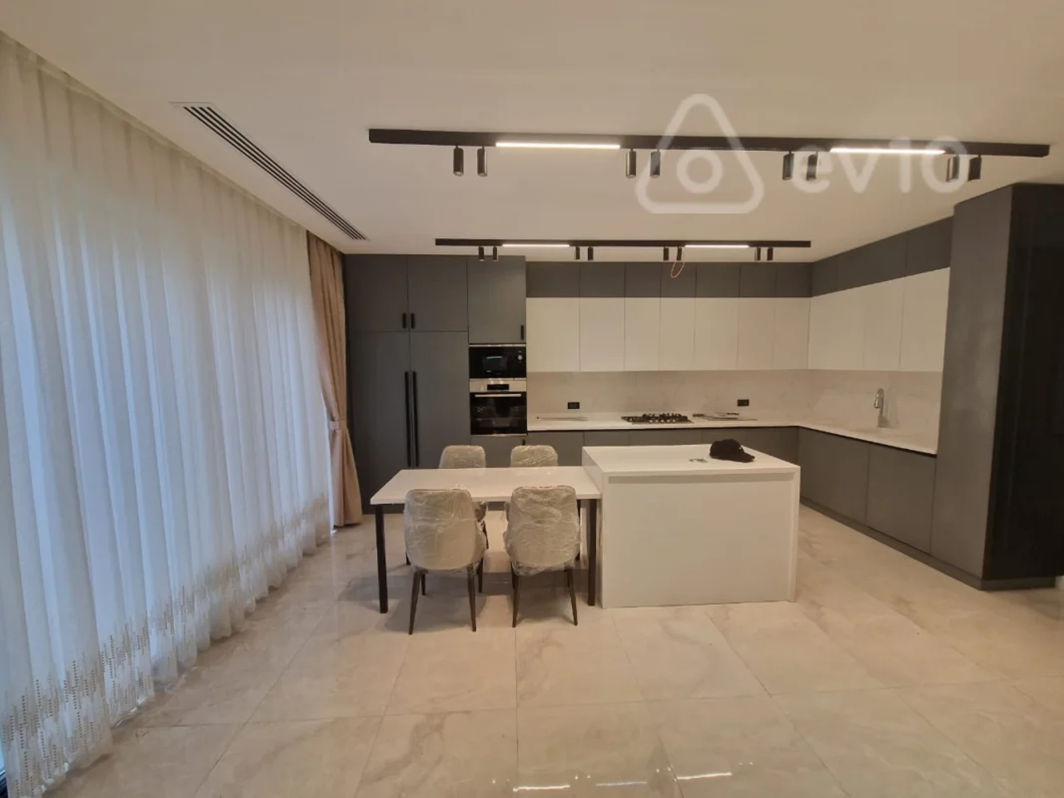 Kirayə verilir 4 otaqlı həyət evi 3000 m²