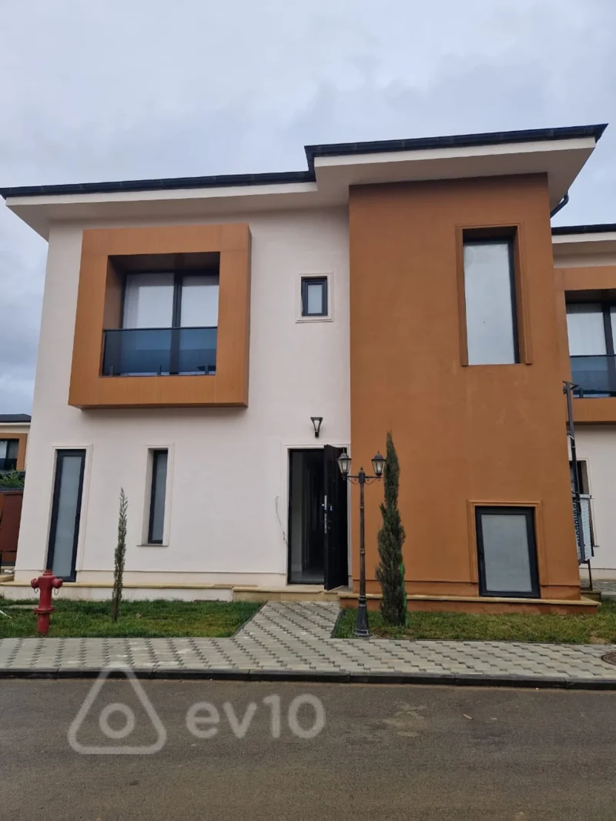 Kirayə verilir 4 otaqlı həyət evi 3000 m²