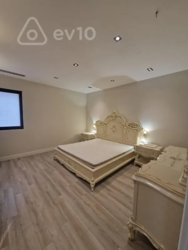 Kirayə verilir 4 otaqlı həyət evi 3000 m²