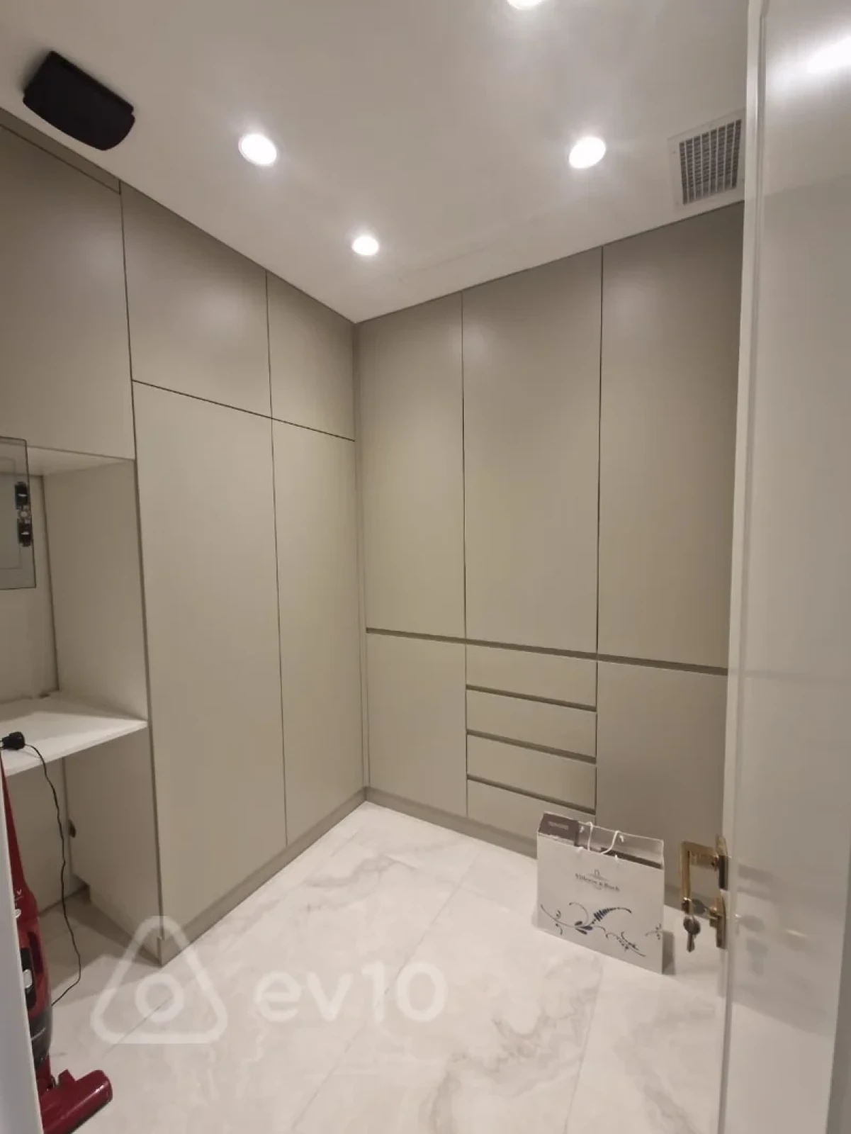 Kirayə verilir 4 otaqlı həyət evi 3000 m²