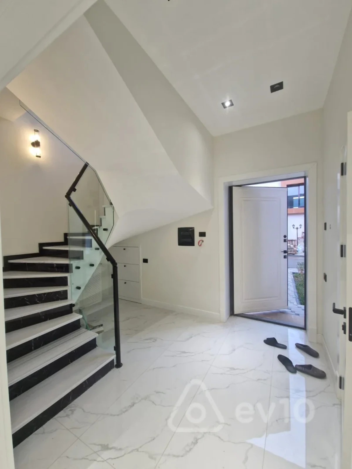 Kirayə verilir 4 otaqlı həyət evi 200 m²