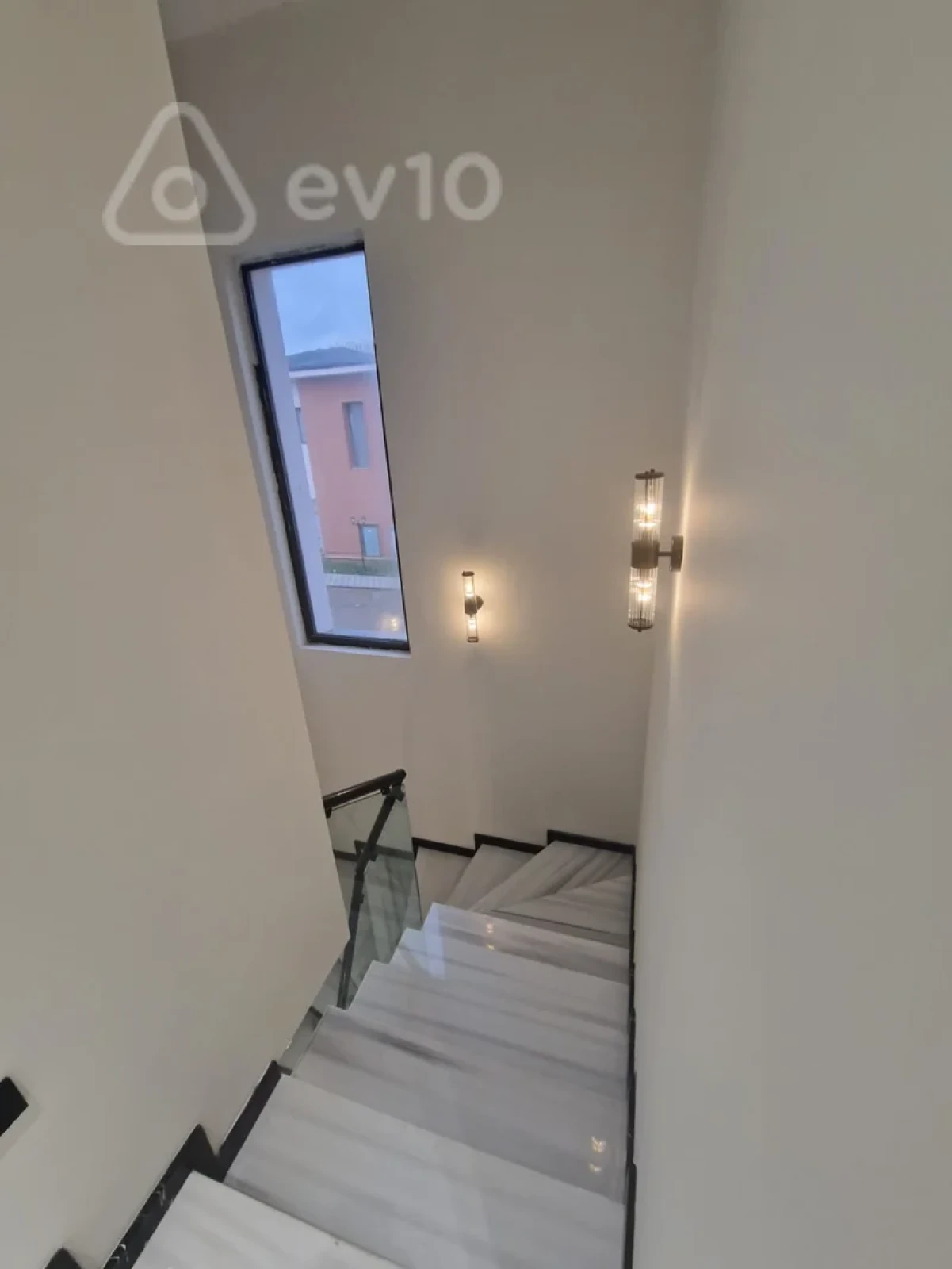 Kirayə verilir 4 otaqlı həyət evi 200 m²