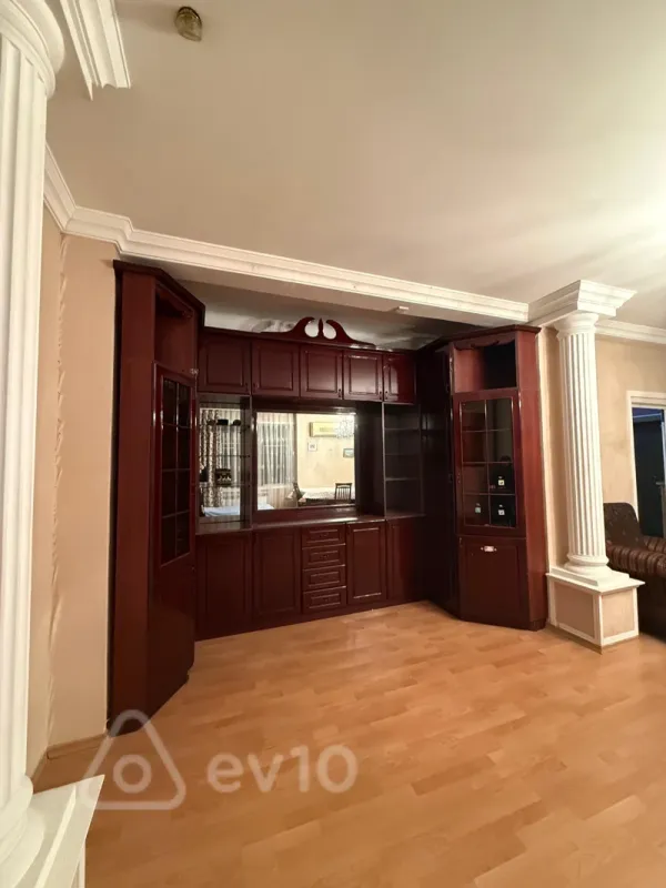 Kirayə verilir 3 otaqlı köhnə tikili 85 m²