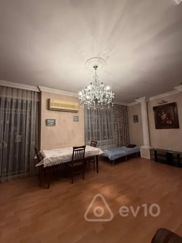 Kirayə verilir 3 otaqlı köhnə tikili 85 m²