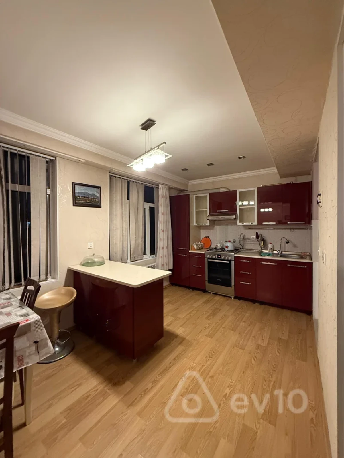 Kirayə verilir 3 otaqlı köhnə tikili 85 m²