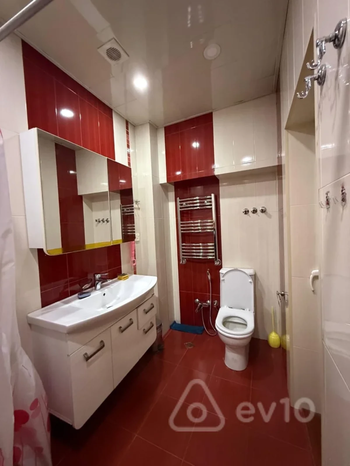 Kirayə verilir 3 otaqlı köhnə tikili 85 m²
