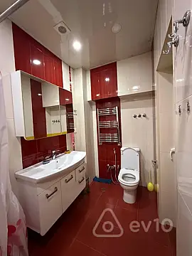 Kirayə verilir 3 otaqlı köhnə tikili 85 m²