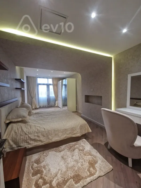 Kirayə verilir 3 otaqlı yeni tikili 190 m²