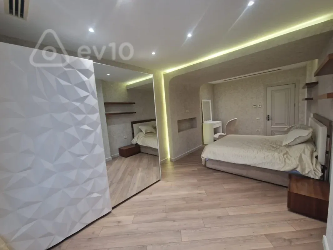 Kirayə verilir 3 otaqlı yeni tikili 190 m²