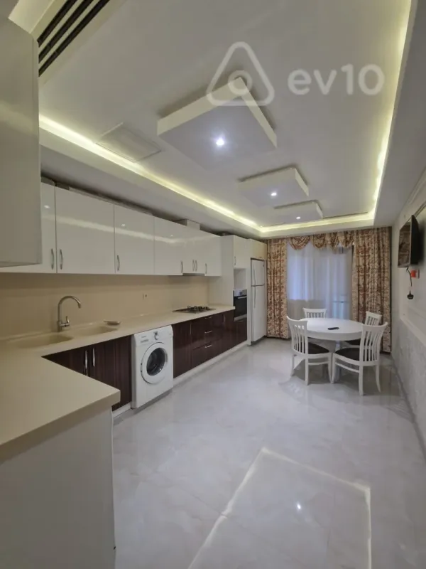 Kirayə verilir 3 otaqlı yeni tikili 190 m²