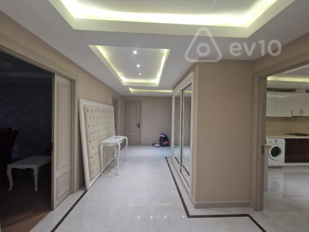 Kirayə verilir 3 otaqlı yeni tikili 190 m²