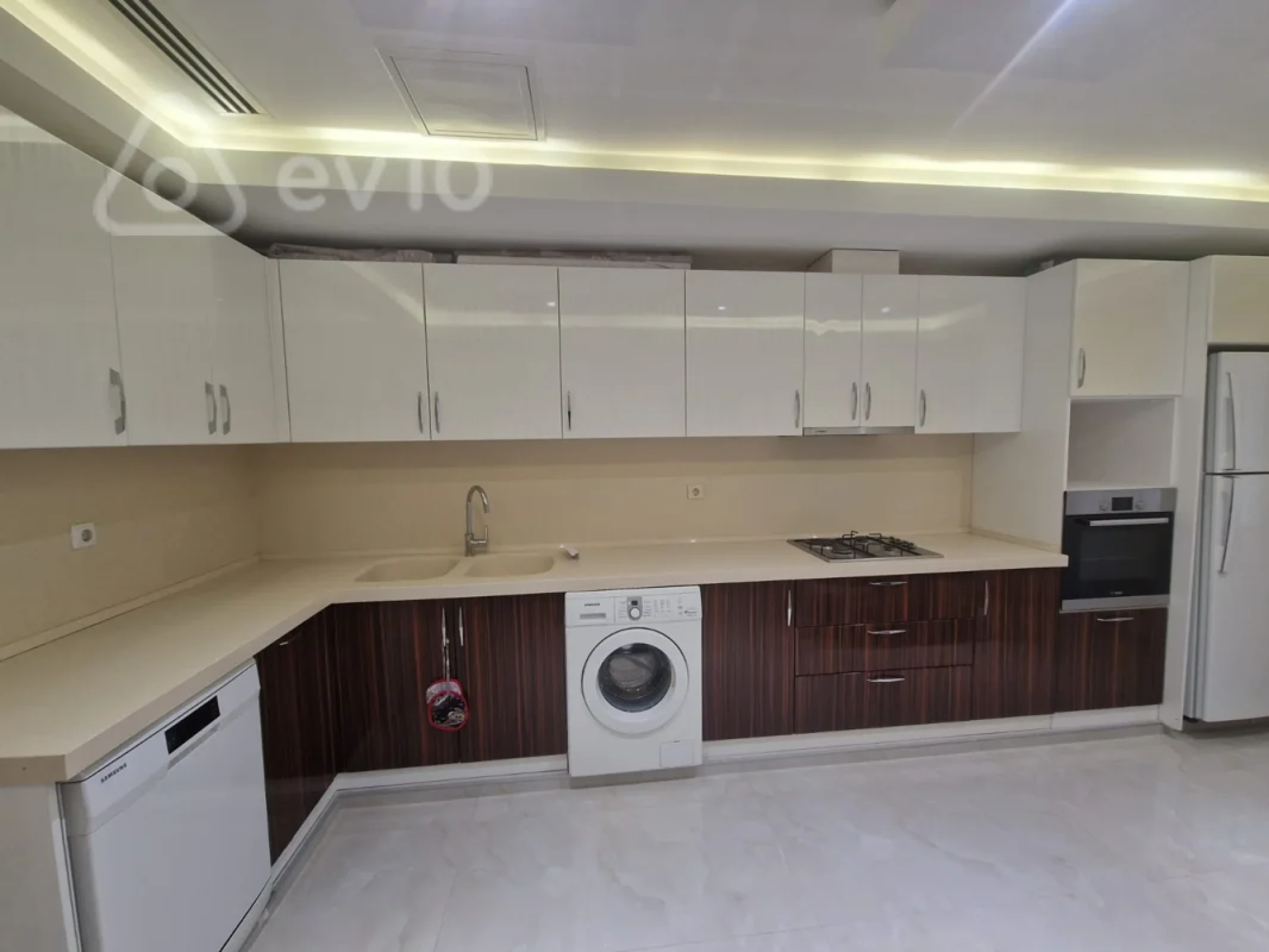 Kirayə verilir 3 otaqlı yeni tikili 190 m²
