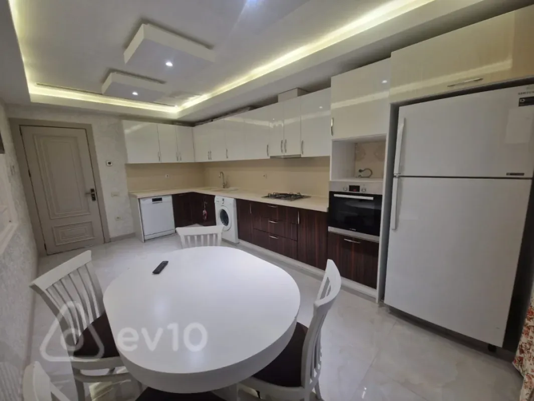 Kirayə verilir 3 otaqlı yeni tikili 190 m²