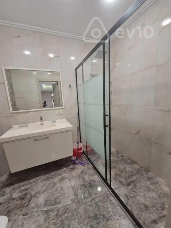 Kirayə verilir 3 otaqlı yeni tikili 190 m²