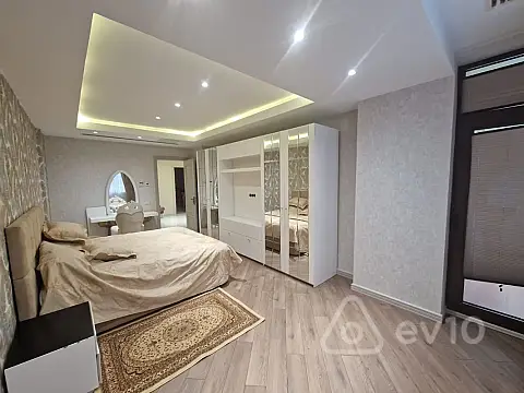 Kirayə verilir 3 otaqlı yeni tikili 190 m²