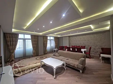 Kirayə verilir 3 otaqlı yeni tikili 190 m²