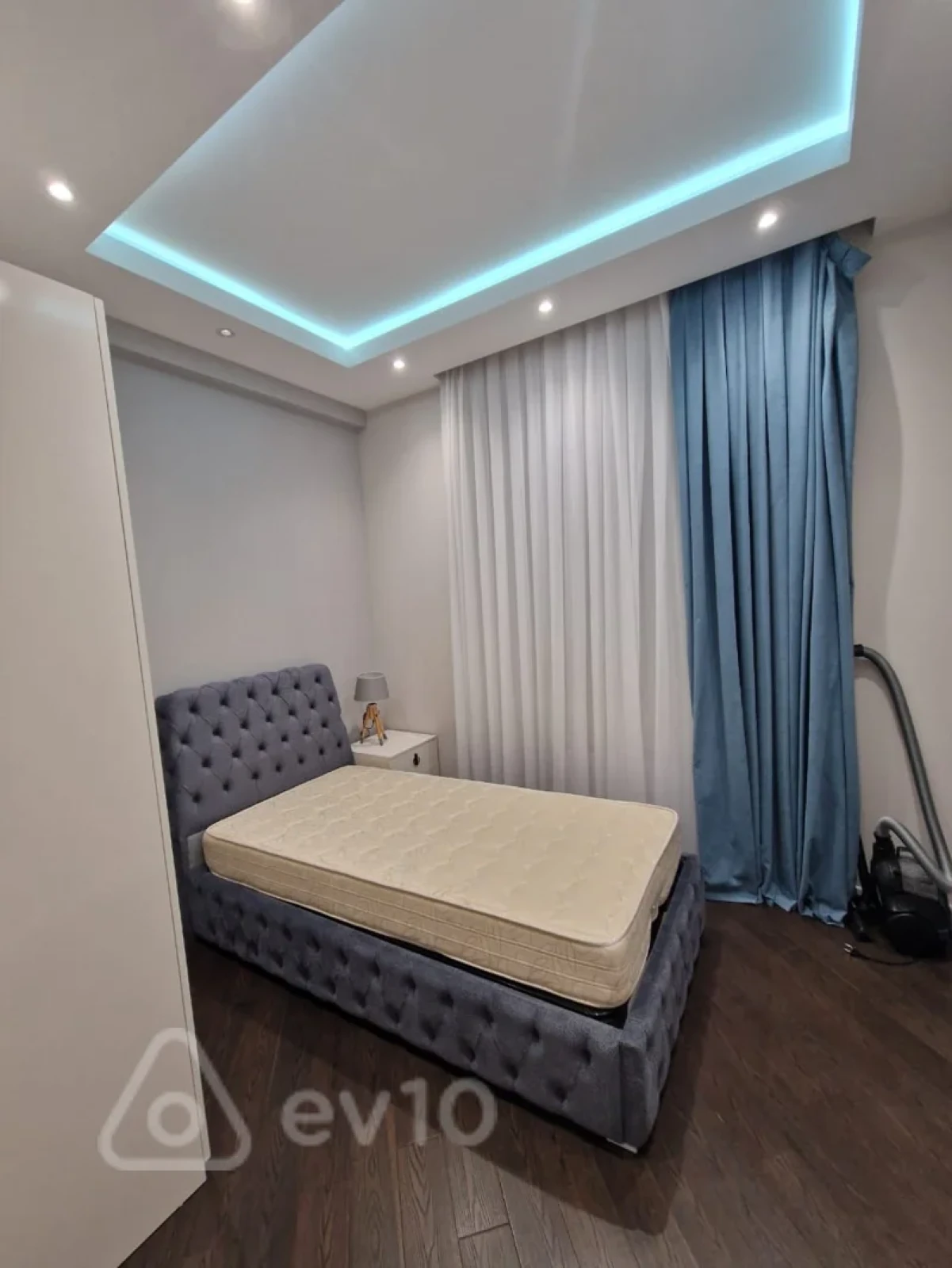 Kirayə verilir 3 otaqlı yeni tikili 130 m²