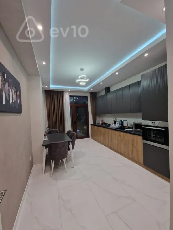 Kirayə verilir 3 otaqlı yeni tikili 130 m²
