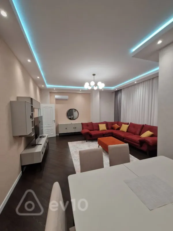 Kirayə verilir 3 otaqlı yeni tikili 130 m²