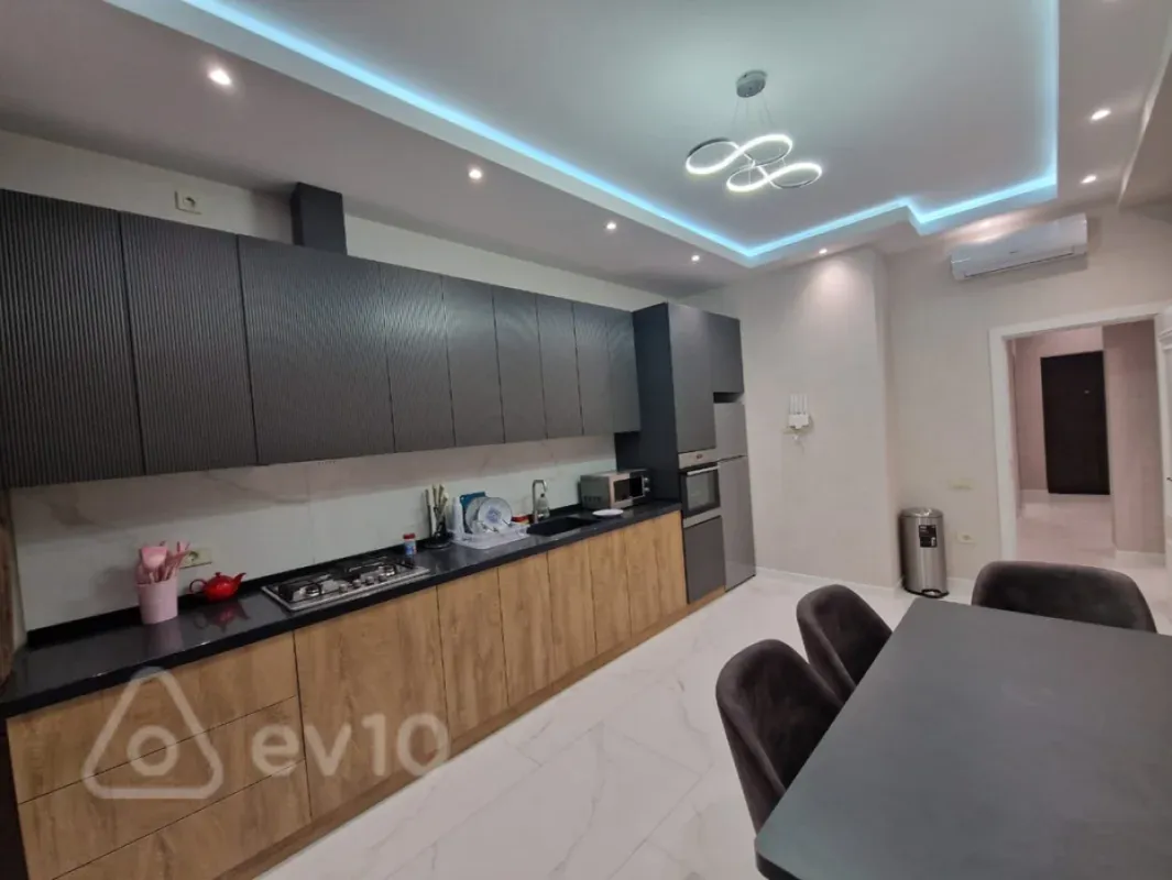 Kirayə verilir 3 otaqlı yeni tikili 130 m²