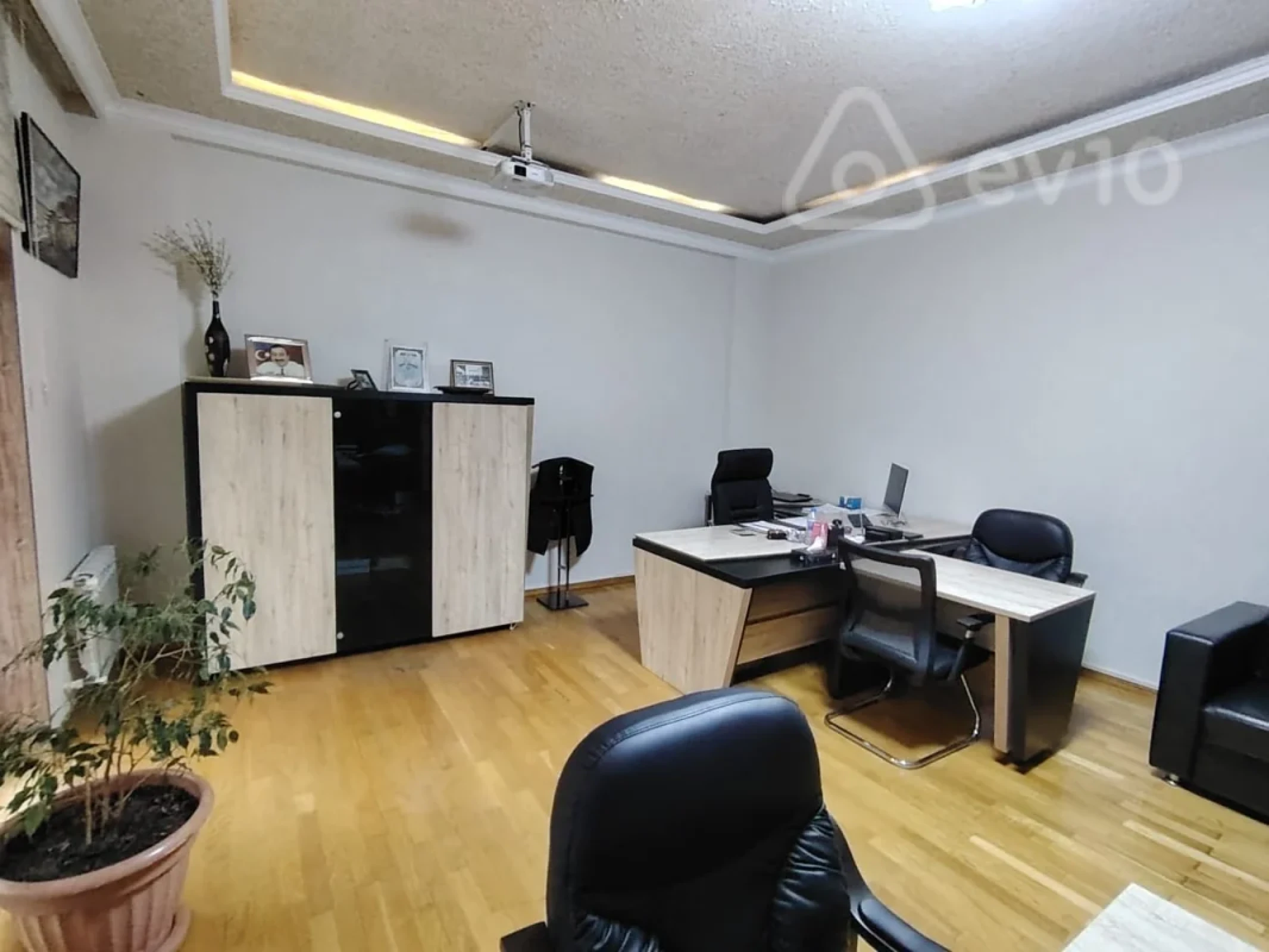 Kirayə verilir 3 otaqlı ofis 167 m²