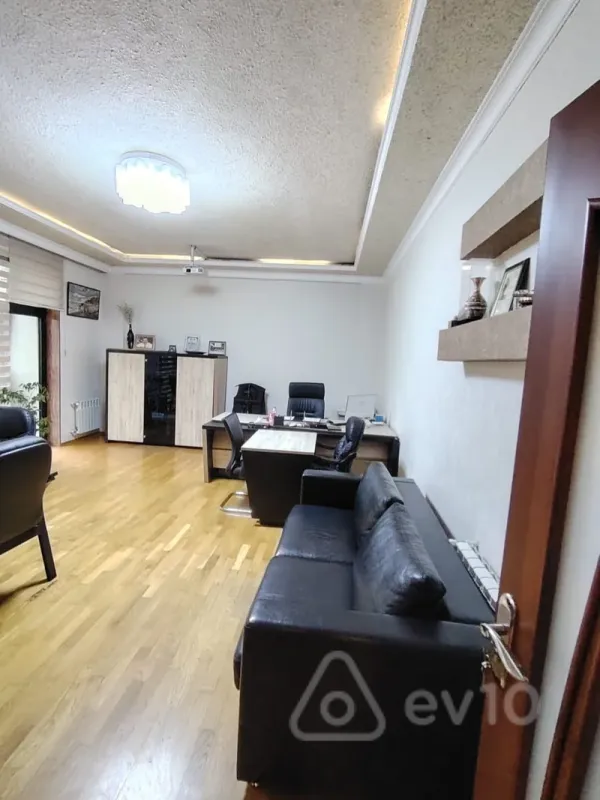 Kirayə verilir 3 otaqlı ofis 167 m²