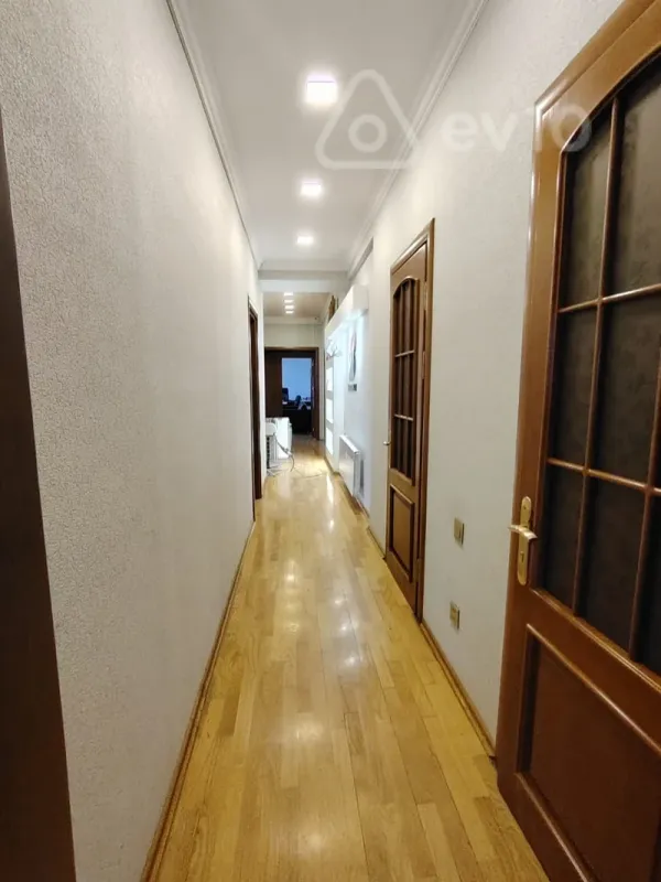 Kirayə verilir 3 otaqlı ofis 167 m²