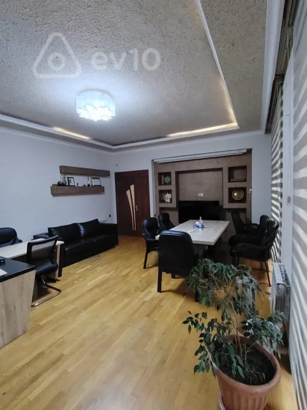 Kirayə verilir 3 otaqlı ofis 167 m²