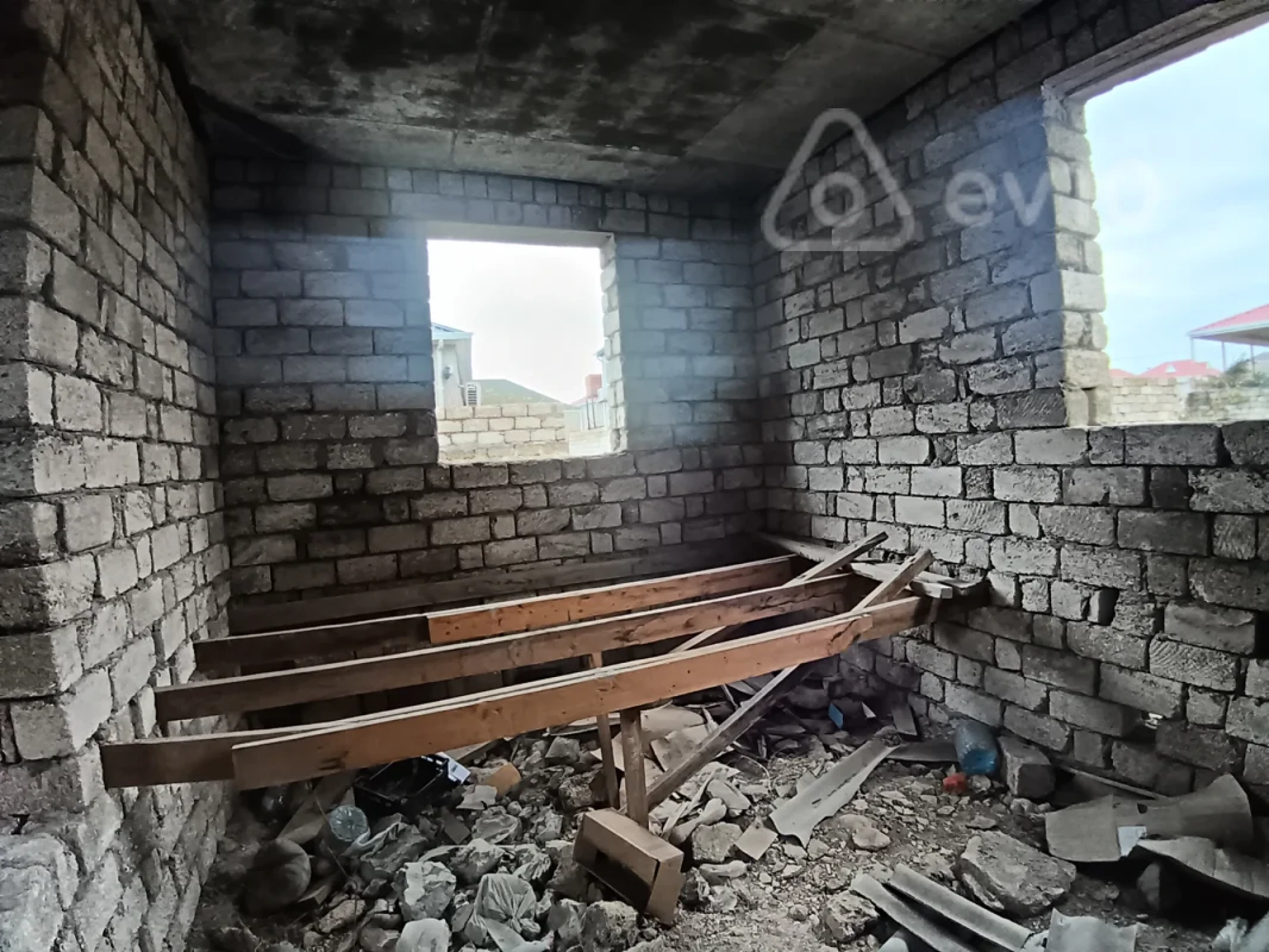 Satılır 6 otaqlı həyət evi 5000 m²