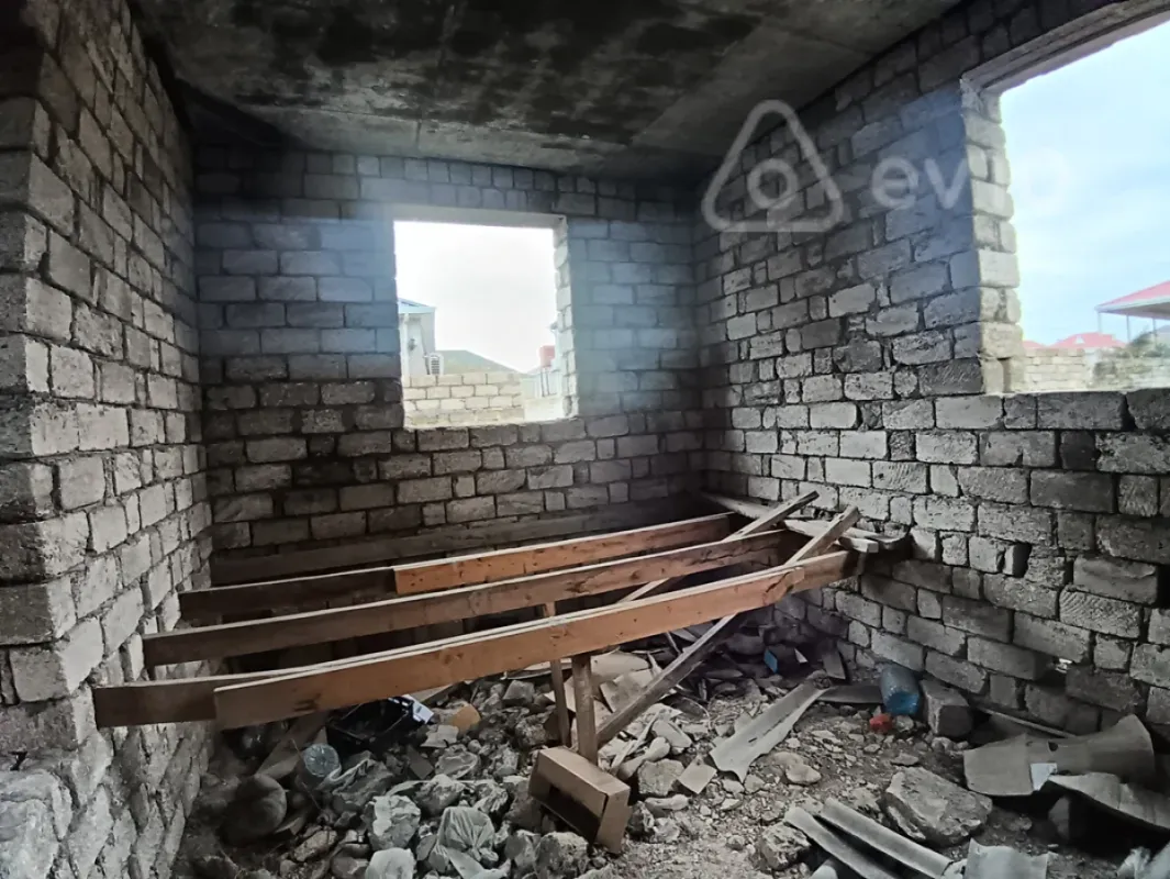 Satılır 6 otaqlı həyət evi 5000 m²