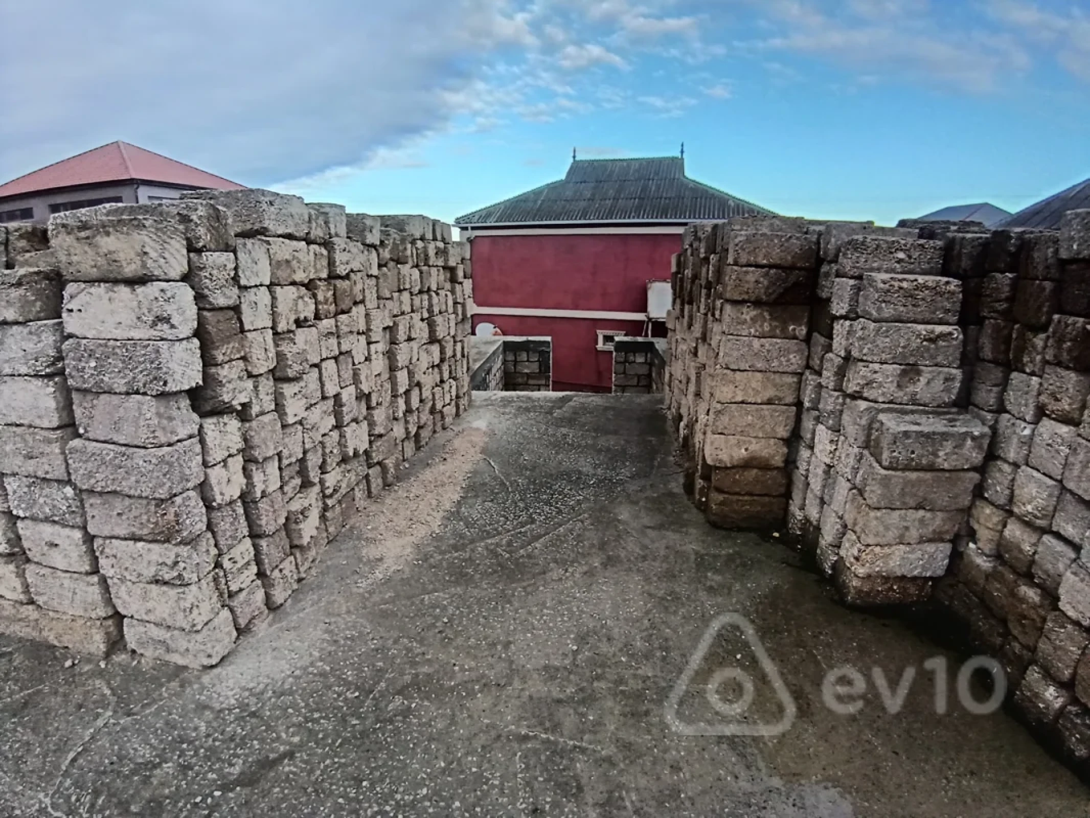 Satılır 6 otaqlı həyət evi 5000 m²