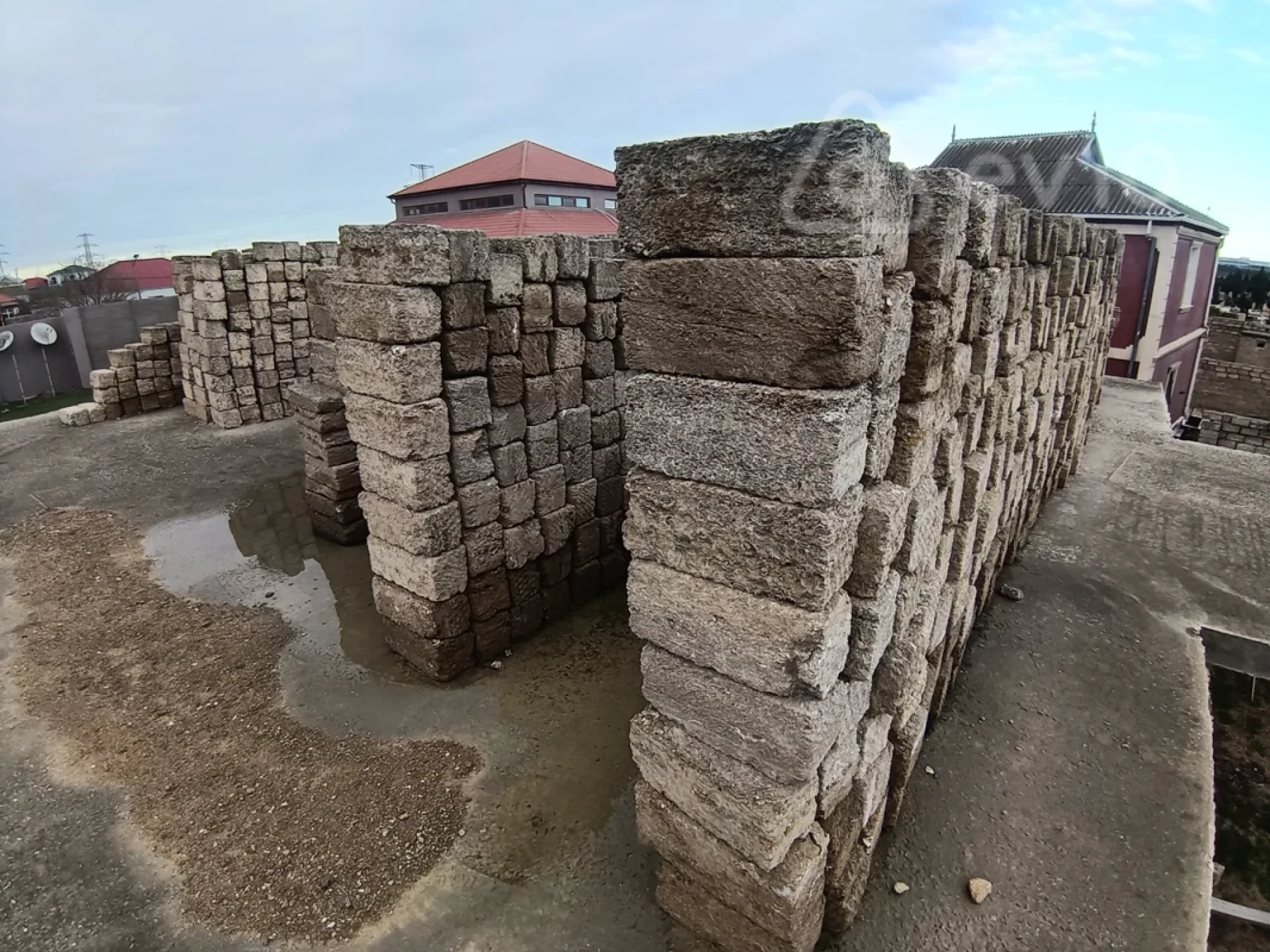 Satılır 6 otaqlı həyət evi 5000 m²