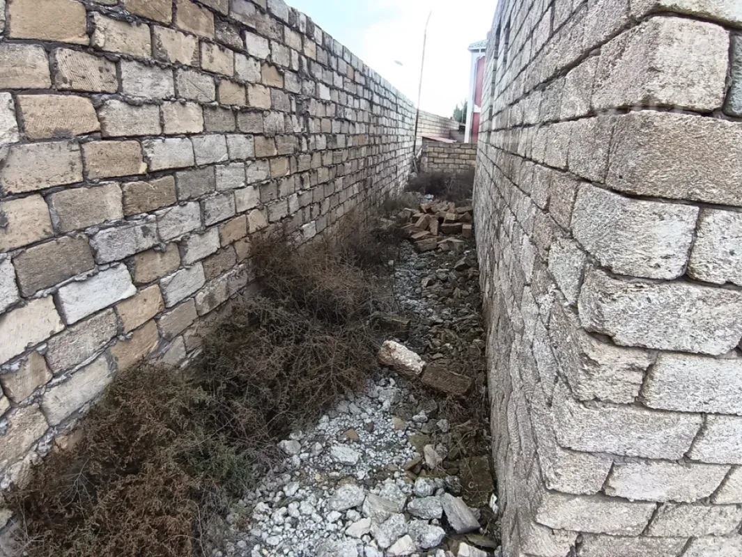 Satılır 6 otaqlı həyət evi 5000 m²