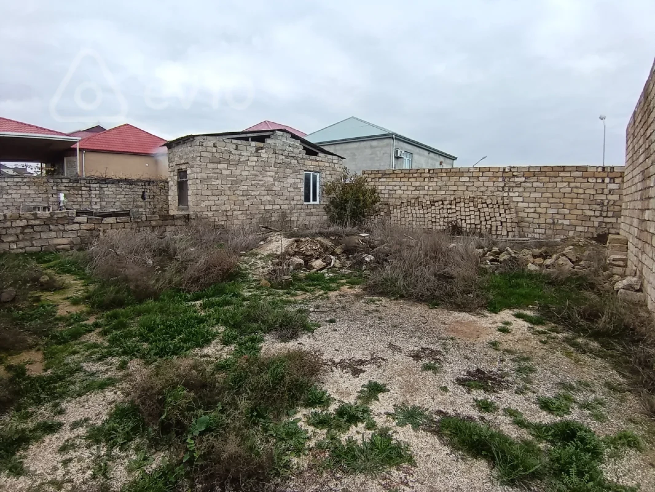 Satılır 6 otaqlı həyət evi 5000 m²