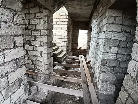 Satılır 6 otaqlı həyət evi 5000 m²