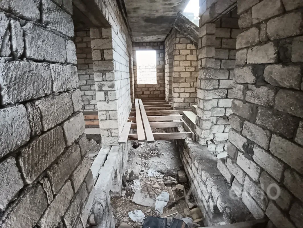 Satılır 6 otaqlı həyət evi 5000 m²