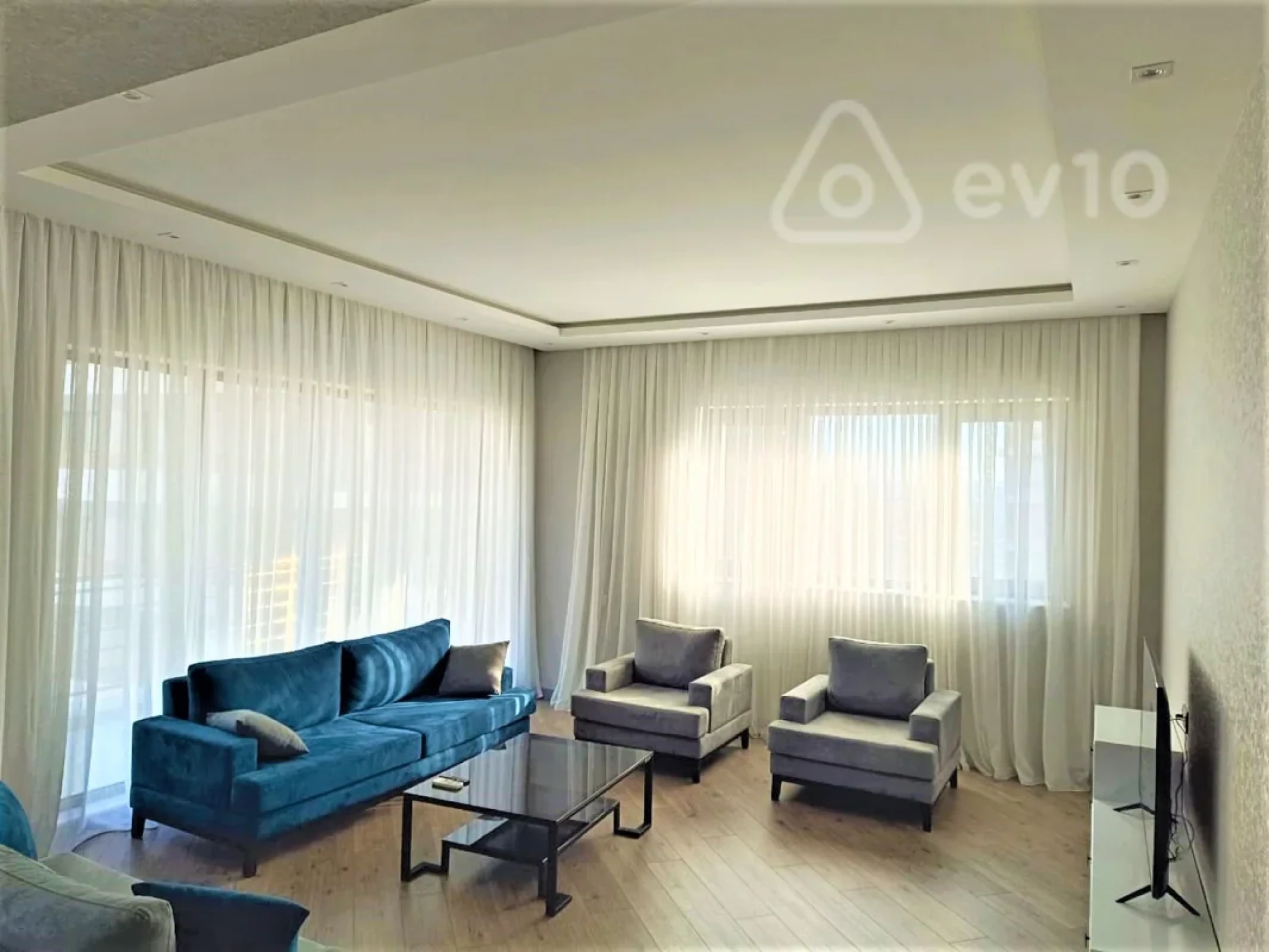 Kirayə verilir 3 otaqlı yeni tikili 160 m²