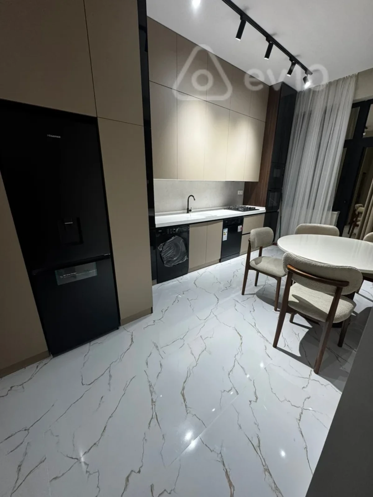 Kirayə verilir 3 otaqlı yeni tikili 130 m²