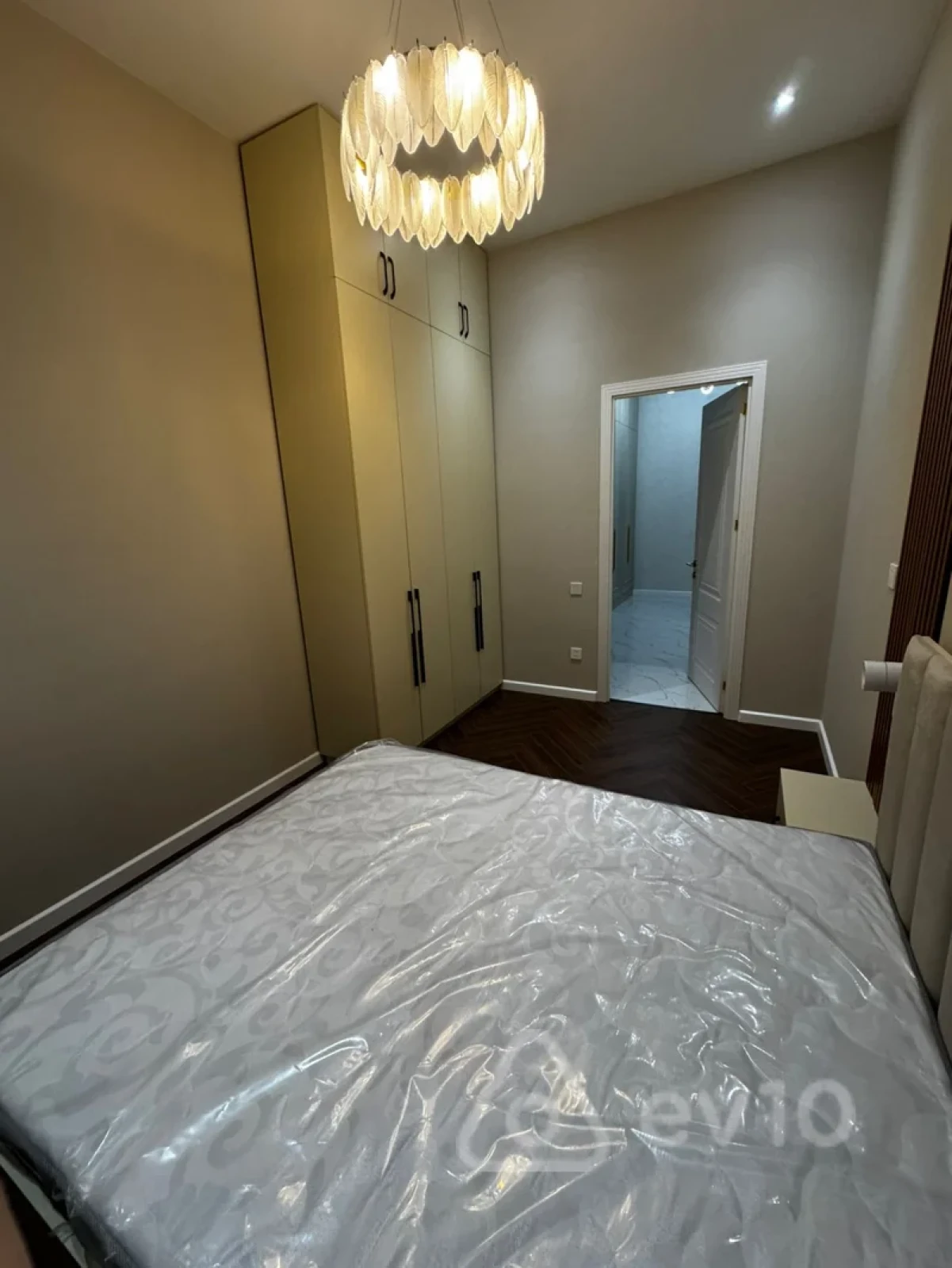 Kirayə verilir 3 otaqlı yeni tikili 130 m²