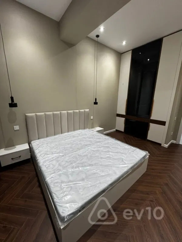 Kirayə verilir 3 otaqlı yeni tikili 130 m²