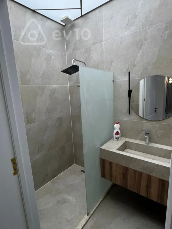 Kirayə verilir 3 otaqlı yeni tikili 130 m²