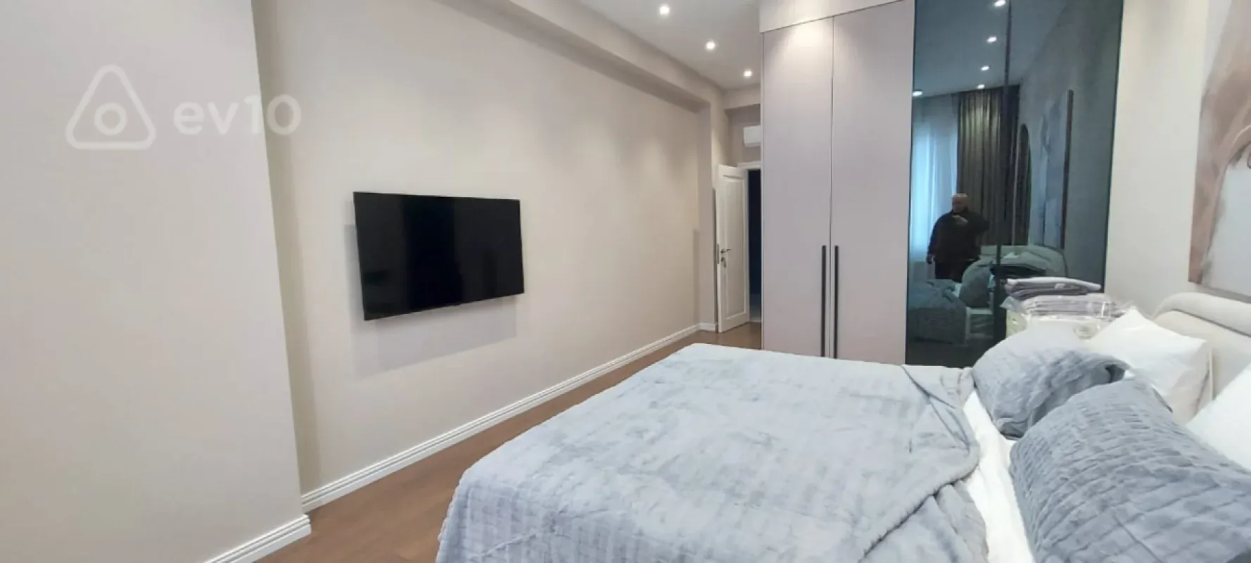 Kirayə verilir 3 otaqlı yeni tikili 180 m²