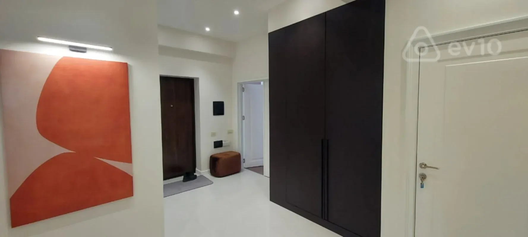 Kirayə verilir 3 otaqlı yeni tikili 180 m²