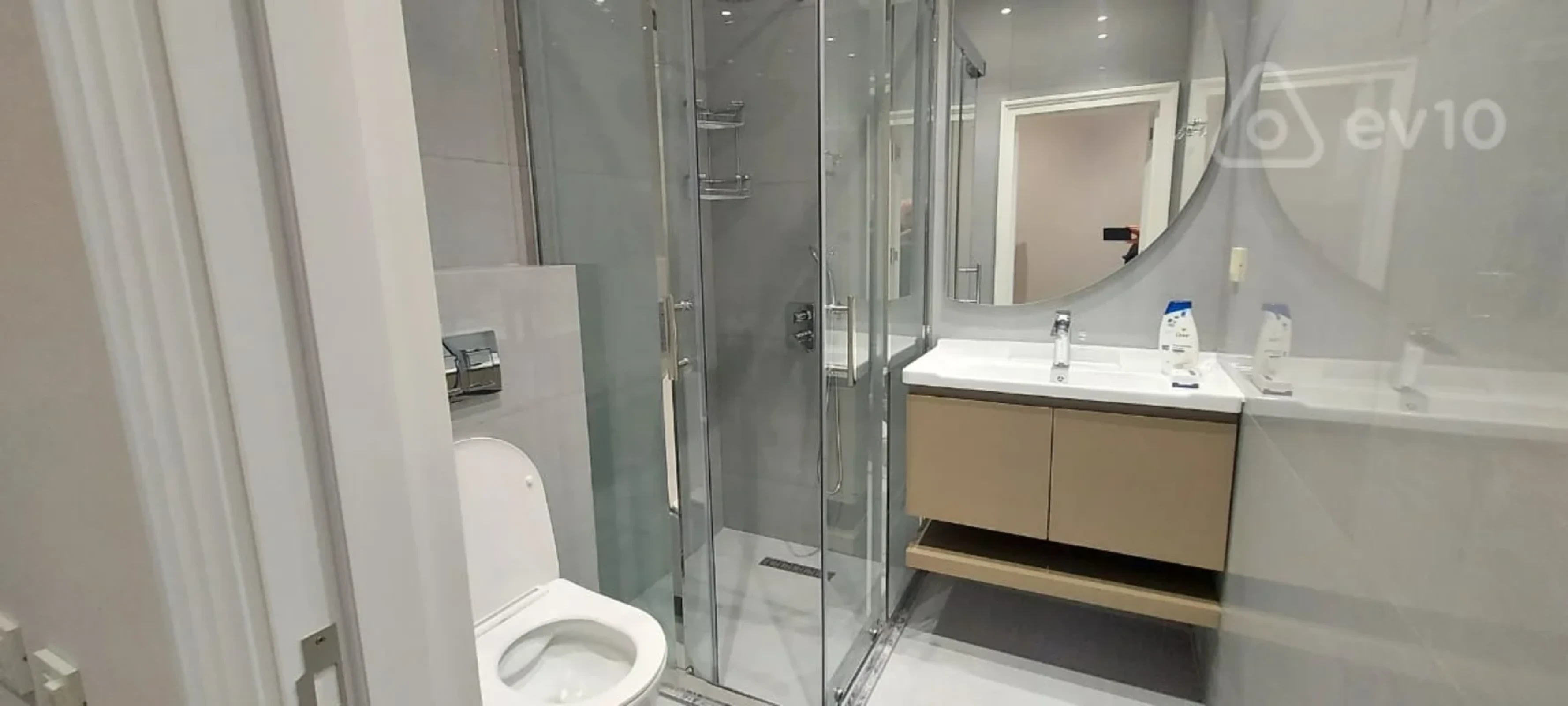 Kirayə verilir 3 otaqlı yeni tikili 180 m²