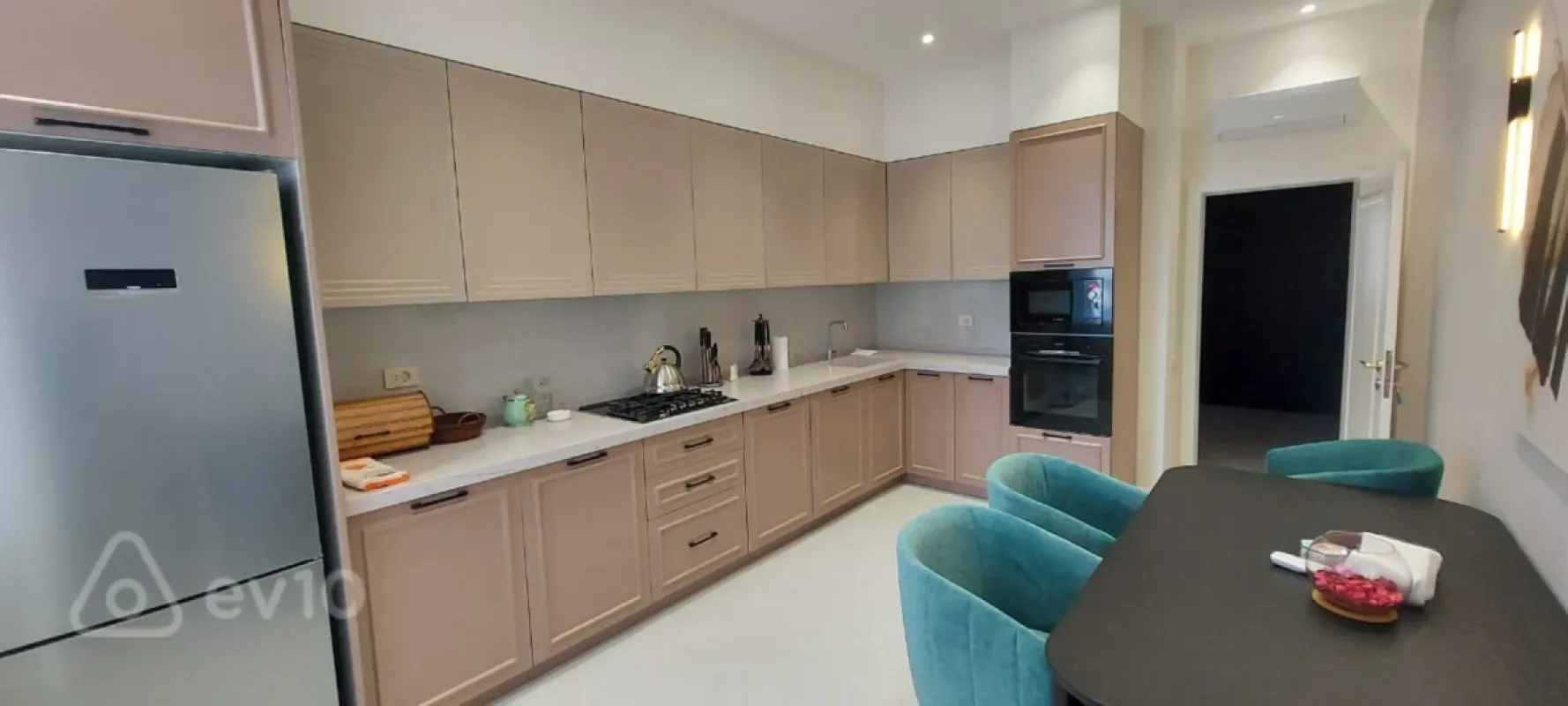 Kirayə verilir 3 otaqlı yeni tikili 180 m²