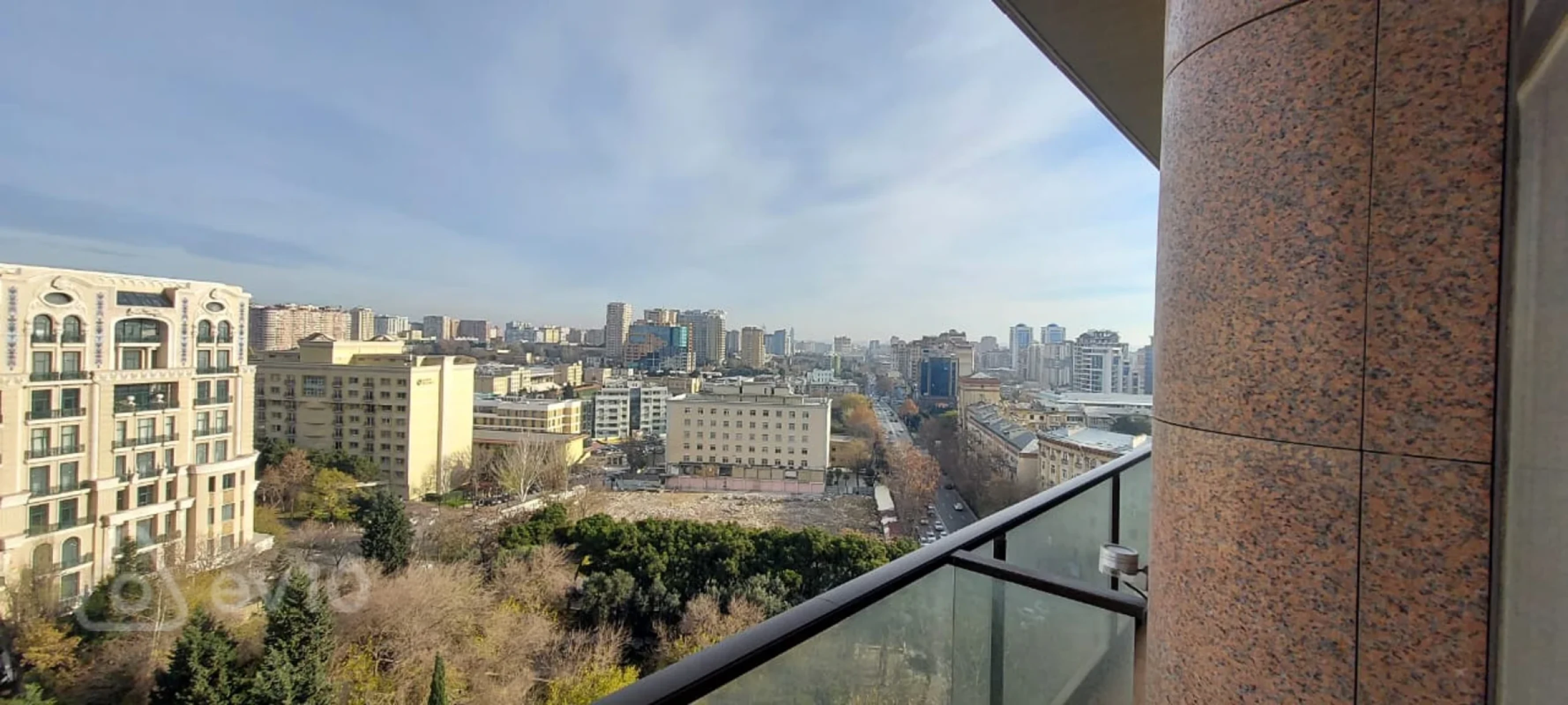 Kirayə verilir 3 otaqlı yeni tikili 180 m²